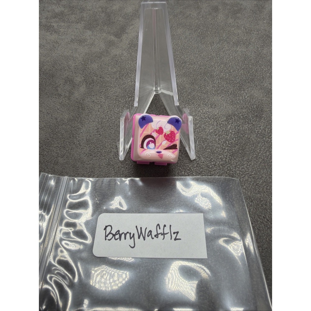 Clickeez Series 1 Strawberry Treats BerryWafflz Single Key